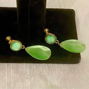 Vintage Multi Faceted Synthetic Chrysoprase Green Earrings Gold Drop Clip on